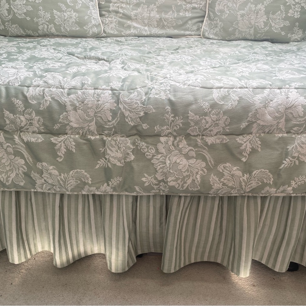 Day bed set.